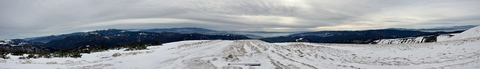 Starohorské vrchy (vľavo), Kremnické vrchy (vpravo), hrebeňom na Krížnu - panoráma